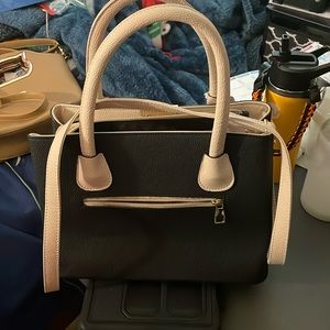 A very nice hand bag for easy carring. Zippered closure and front compartment